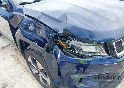 2018 Jeep Compass Latitude 4X4 z USA, uszkodzony, nr VIN 3C4NJDBB4JT117805